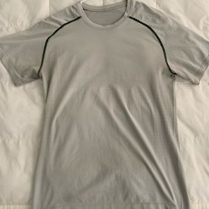 Lululemon metal vent tech shirt M